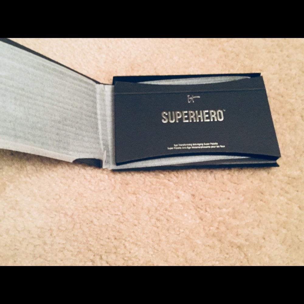 It Cosmetics  Brand New Superhero Shadow Palette - Picture 2 of 5
